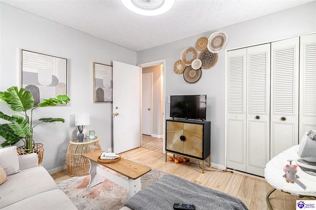 703 Iroquois Ave, Louisville, KY 40214