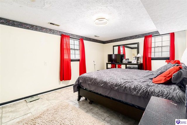 703 Iroquois Ave, Louisville, KY 40214