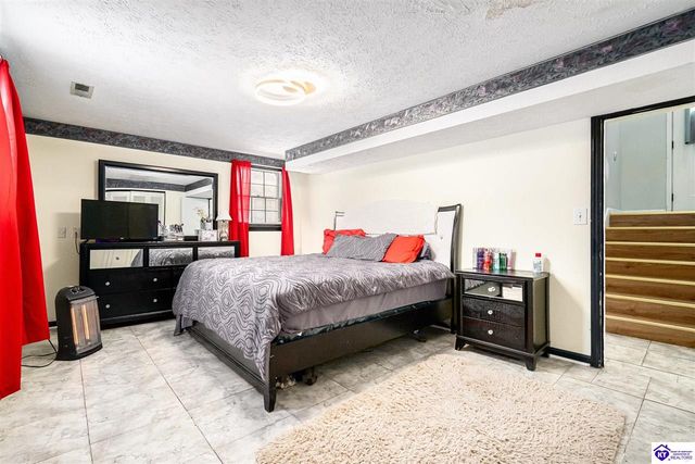 703 Iroquois Ave, Louisville, KY 40214