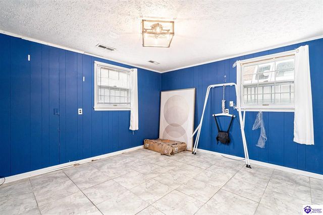 703 Iroquois Ave, Louisville, KY 40214