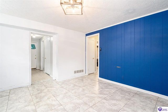 703 Iroquois Ave, Louisville, KY 40214