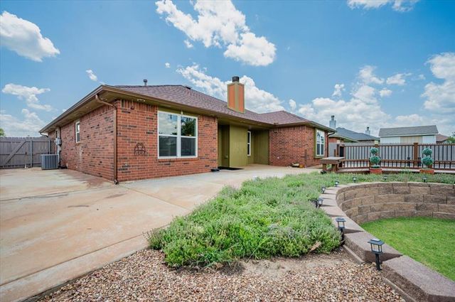 2813 E Lake Drive, Norman, OK 73071