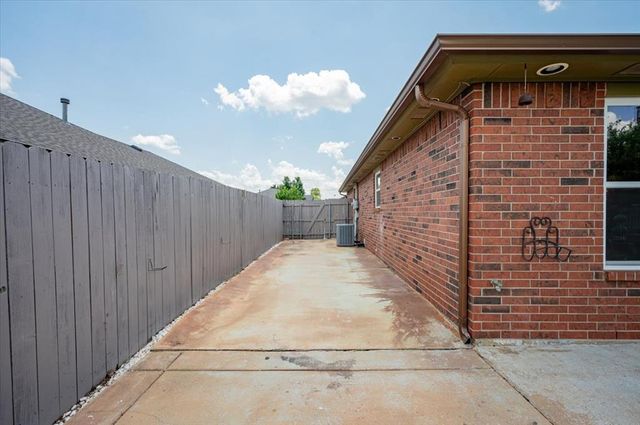 2813 E Lake Drive, Norman, OK 73071