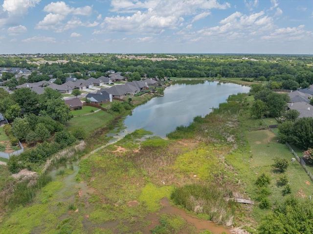 2813 E Lake Drive, Norman, OK 73071