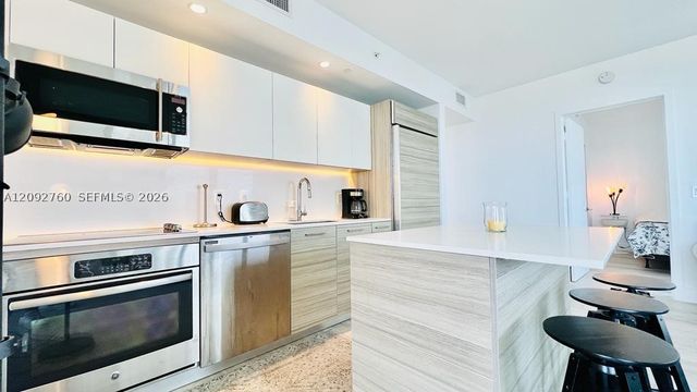 121 NE 34th St 2001, Miami, FL 33137