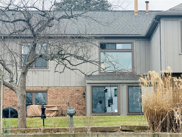 12047 Shenandoah Drive 2, South Lyon, MI 48178