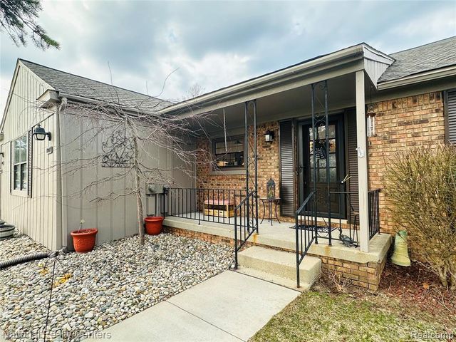 12047 Shenandoah Drive 2, South Lyon, MI 48178