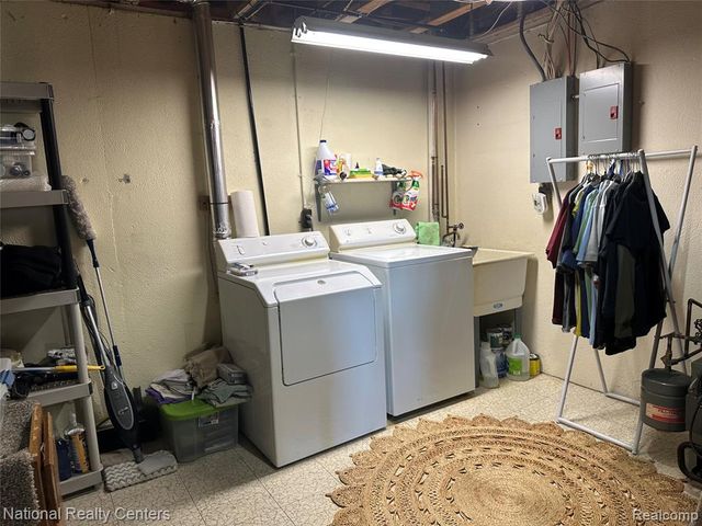 12047 Shenandoah Drive 2, South Lyon, MI 48178