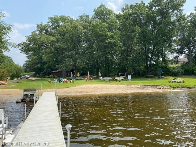 12047 Shenandoah Drive 2, South Lyon, MI 48178