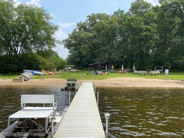12047 Shenandoah Drive 2, South Lyon, MI 48178
