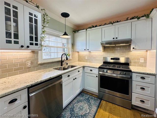 12047 Shenandoah Drive 2, South Lyon, MI 48178