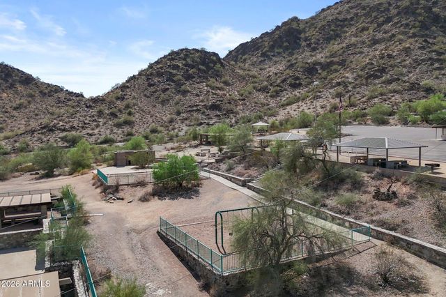 1229 E SHANGRI LA Road, Phoenix, AZ 85020