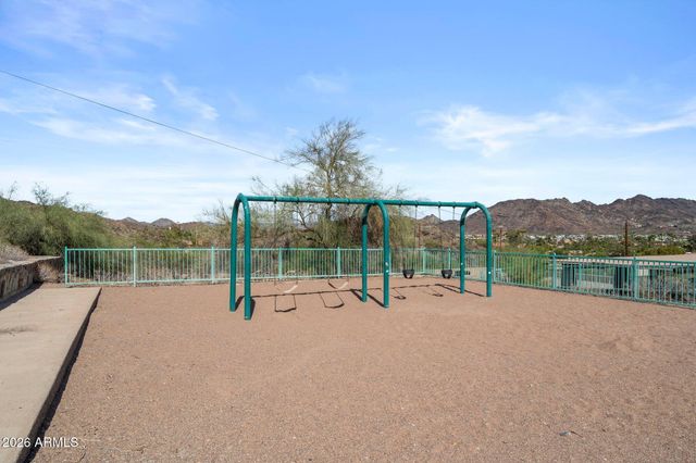 1229 E SHANGRI LA Road, Phoenix, AZ 85020