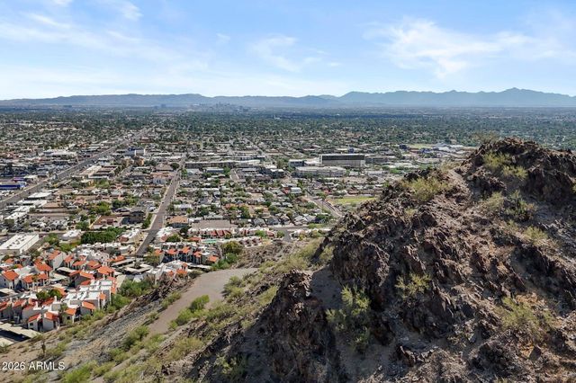 1229 E SHANGRI LA Road, Phoenix, AZ 85020