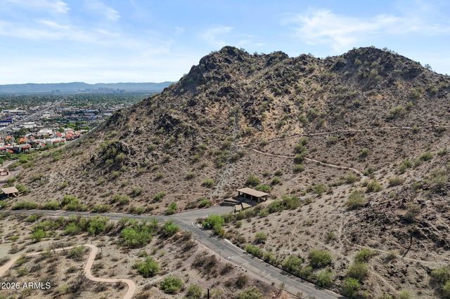 1229 E SHANGRI LA Road, Phoenix, AZ 85020