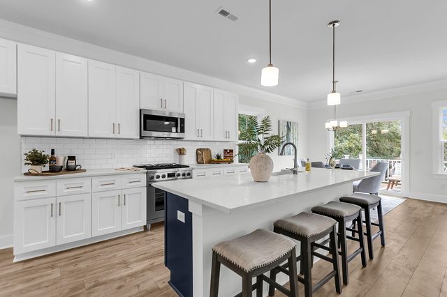1552 N Avalon Circle, Charleston, SC 29407