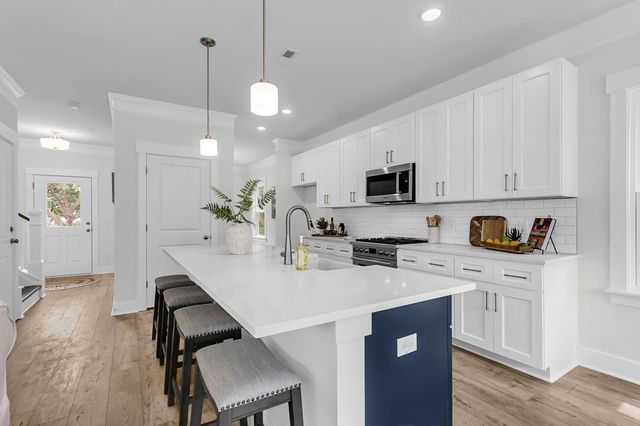 1552 N Avalon Circle, Charleston, SC 29407