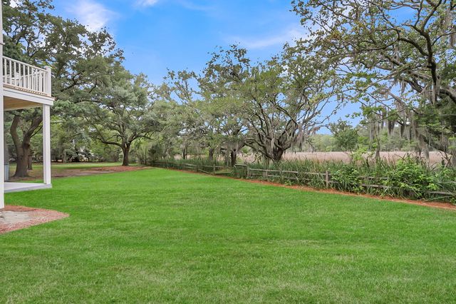 1552 N Avalon Circle, Charleston, SC 29407