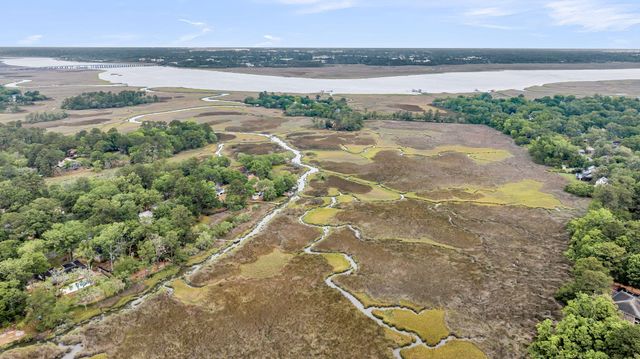 1552 N Avalon Circle, Charleston, SC 29407
