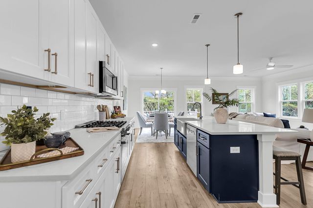 1552 N Avalon Circle, Charleston, SC 29407