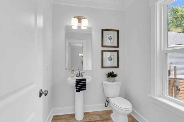 1552 N Avalon Circle, Charleston, SC 29407