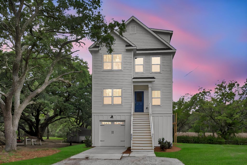 1552 N Avalon Circle, Charleston, SC 29407