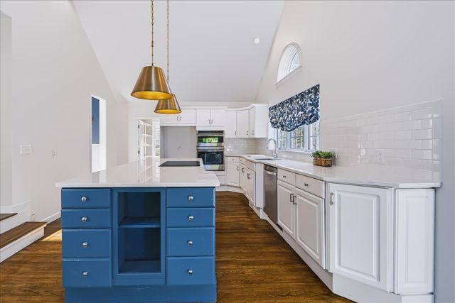53 Haduk Dr, North Attleboro, MA 02760