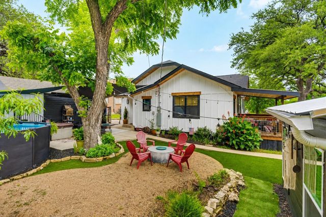 208 S Spring ST, Lampasas, TX 76550