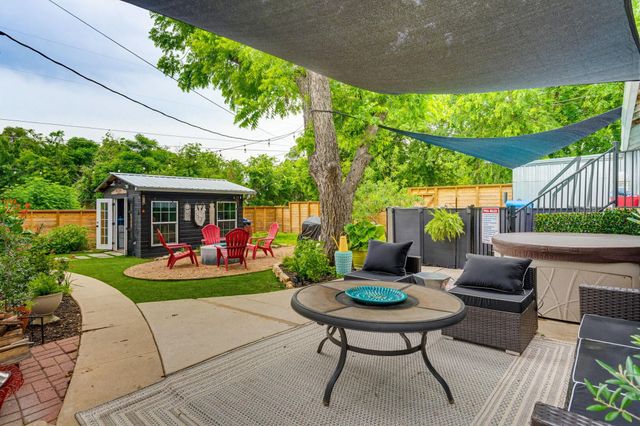 208 S Spring ST, Lampasas, TX 76550