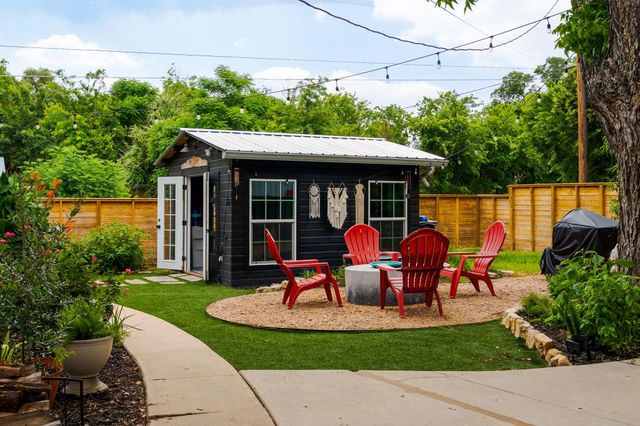 208 S Spring ST, Lampasas, TX 76550