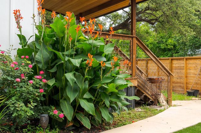 208 S Spring ST, Lampasas, TX 76550