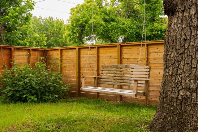 208 S Spring ST, Lampasas, TX 76550