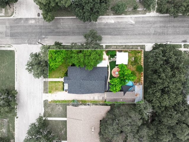 208 S Spring ST, Lampasas, TX 76550