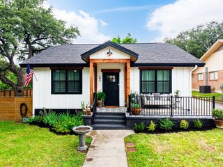 208 S Spring ST, Lampasas, TX 76550