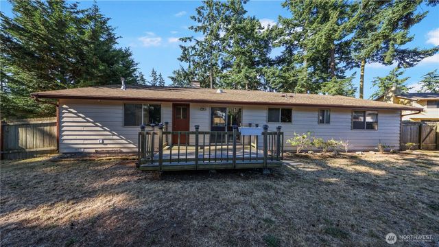 368 NW Columbia Drive, Oak Harbor, WA 98277