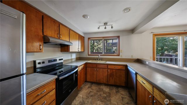368 NW Columbia Drive, Oak Harbor, WA 98277