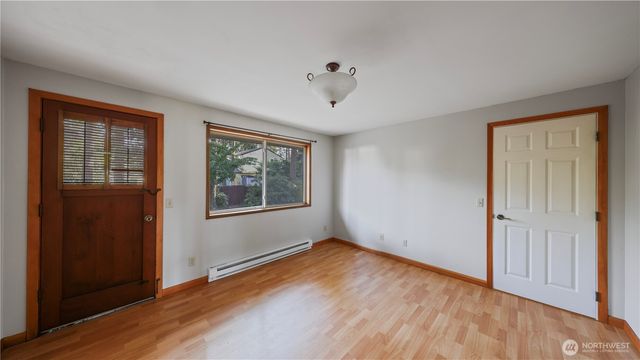 368 NW Columbia Drive, Oak Harbor, WA 98277