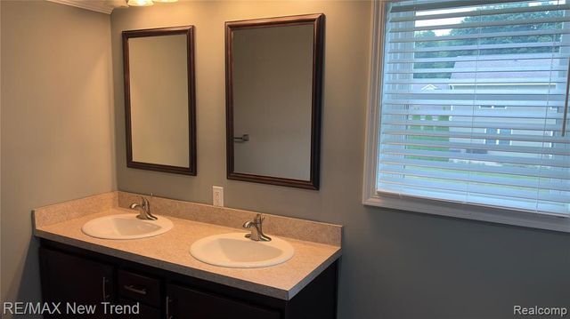 1461 Scotland Yard Drive, Walled Lake, MI 48390