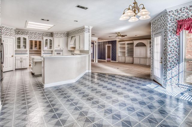 159 Charles Street, La Grange, TX 78945