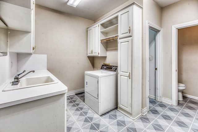 159 Charles Street, La Grange, TX 78945