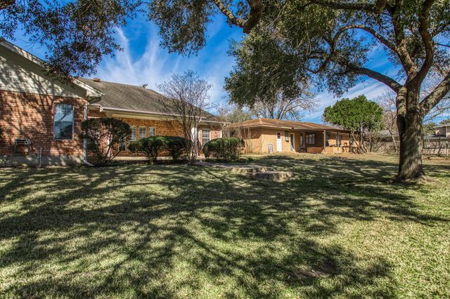 159 Charles Street, La Grange, TX 78945