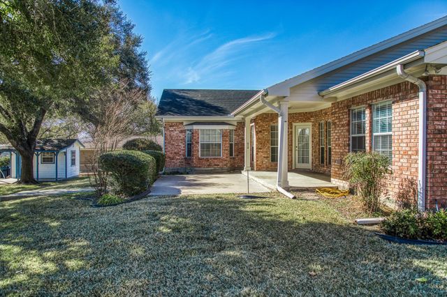 159 Charles Street, La Grange, TX 78945