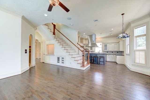 122 Vieux Carre Drive, Houston, TX 77009