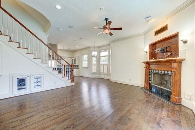 122 Vieux Carre Drive, Houston, TX 77009