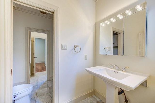 122 Vieux Carre Drive, Houston, TX 77009