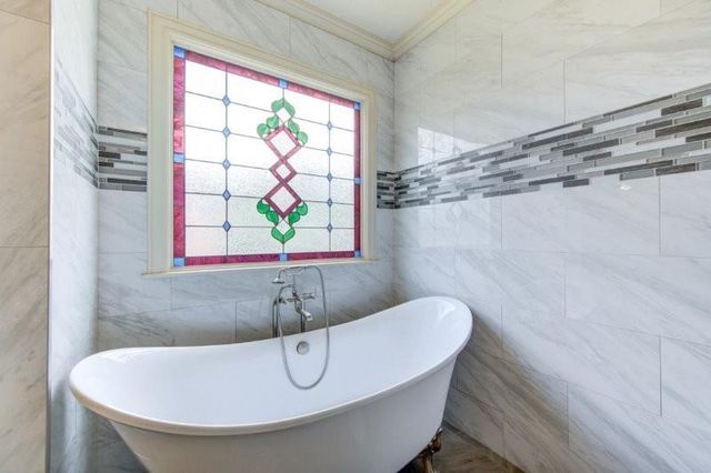 122 Vieux Carre Drive, Houston, TX 77009