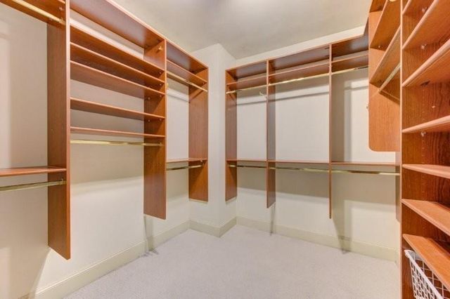 122 Vieux Carre Drive, Houston, TX 77009