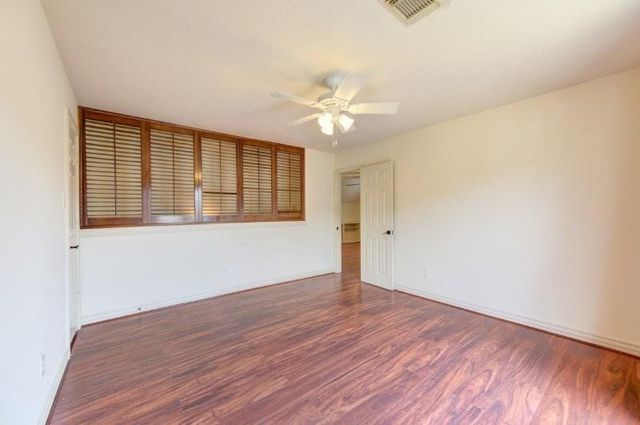 122 Vieux Carre Drive, Houston, TX 77009