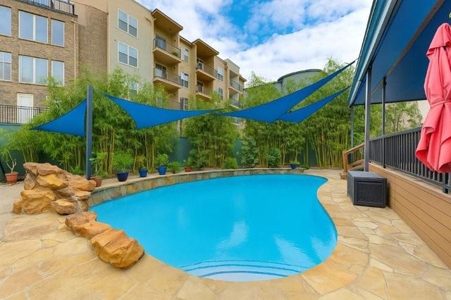 122 Vieux Carre Drive, Houston, TX 77009