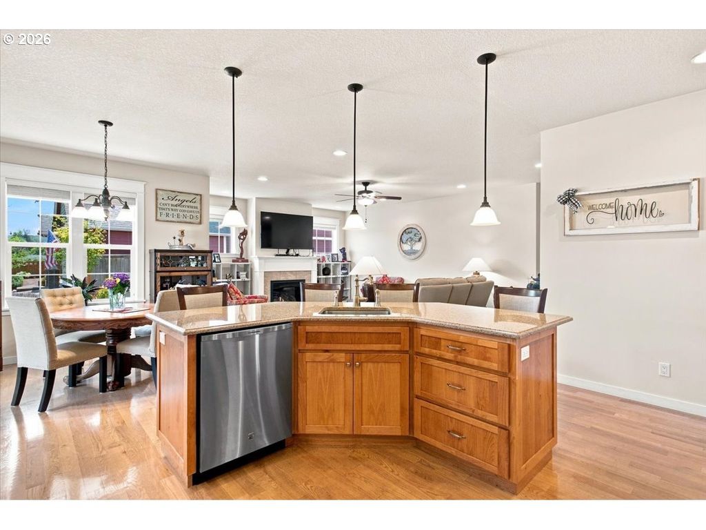 Image 11 of property listing at 1169 Se ACADEMY St, Dallas, OR 97338